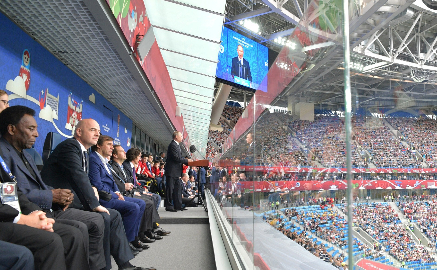 Infantino and friends listening to Vladimir Putin. (Пресс-служба Президента Российской Федерации, 2017)